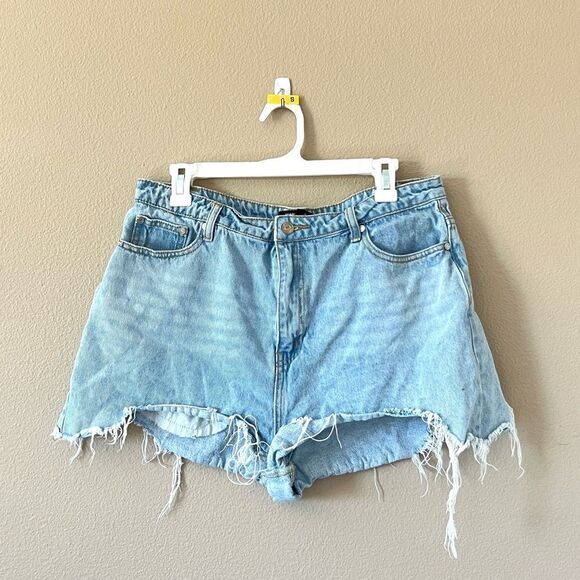 Missguided Distressed Jean Shorts - Picture 1 of 6